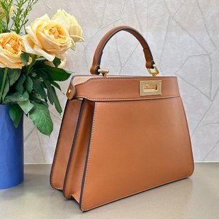 E2E64D4D-CD17-6BAD-362F-68EF70FA3082.jpg Fendi Peekaboo Medium iseeu Bag