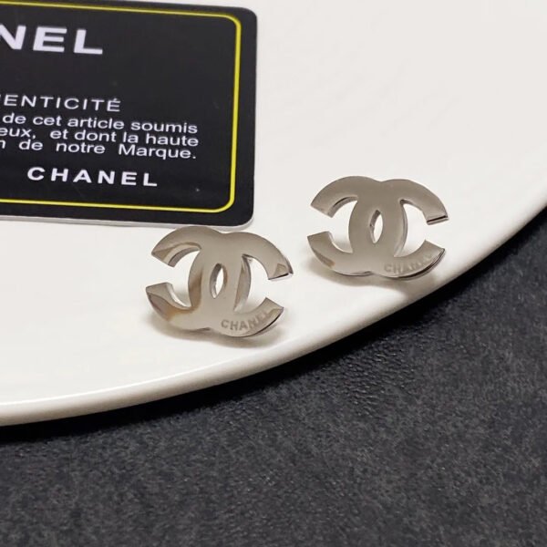 E38C1CF8-1FFD-F480-B84B-F9988ED11D0F_ba7e8573-dbce-45a3-88ca-3ba944f970e7.jpg cc Earrings