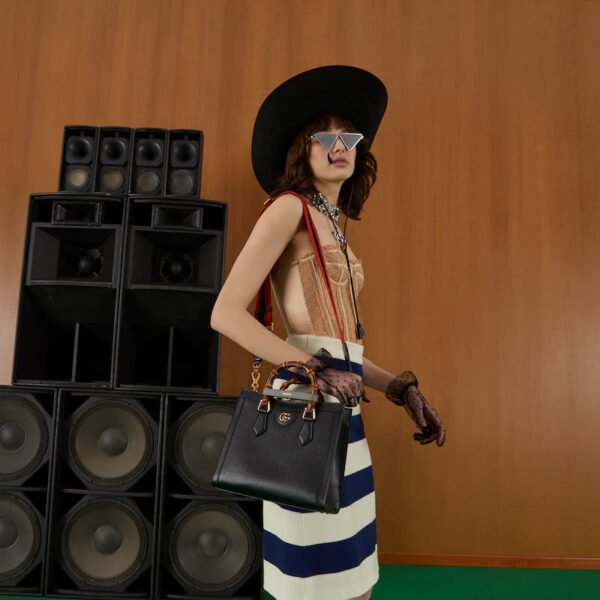 E46284BF-09AB-CA98-CC46-DA3FBD3B5D8A_18518964-ebd4-4387-be34-cbc5653fccef.jpg DIANA SMALL TOTE BAG