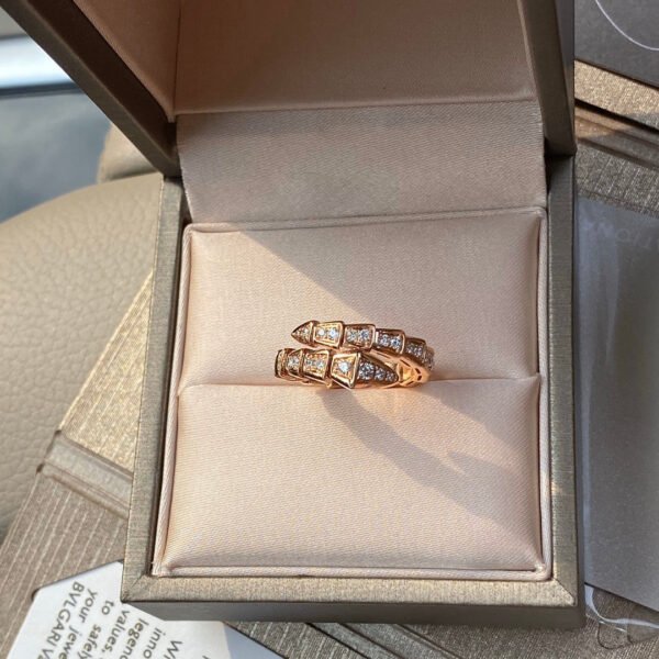 E4AA87D6-294E-4D52-BD7E-734A74B6C4B2.jpg Serpenti Viper Ring