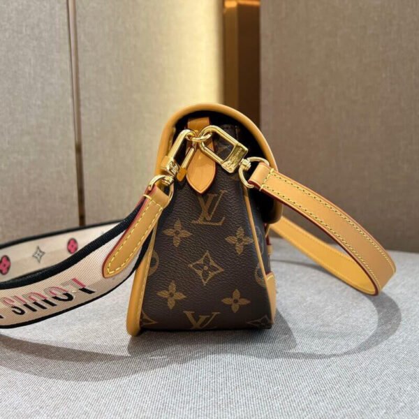 E4FFCCC5-35C2-FB9D-71C6-D400B85E4B14.jpg Louis Vuitton Diane M45985