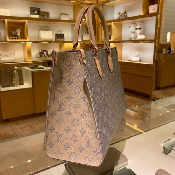 Louis Vuitton OnTheGo MM  M12415