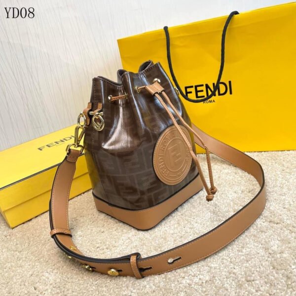 E5F114A5-E1F5-0EC9-B132-B444B6E98173.jpg Fendi Mon Tresor Bag