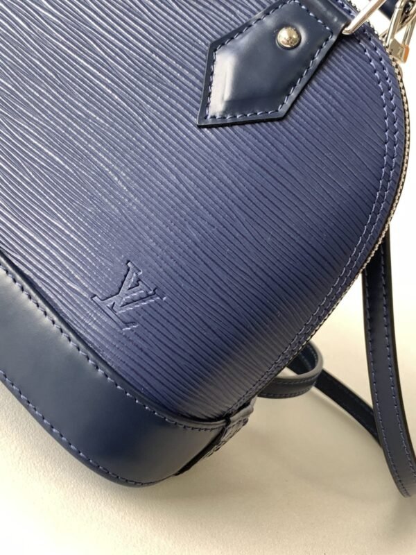 E67B64C2-CA43-BEDA-CC38-AB301586C0B0.jpg Louis Vuitton Alma BB M40855