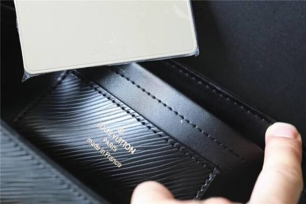 E81ECF9D-3E6C-6144-0922-CCCDDD56B90F.jpg Louis Vuitton M24765 TWIST Medium Handbag
