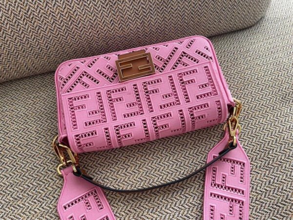 E873ED3A-BD0C-F88C-D20D-CC6A2D9F2D94.jpg Fendi Baguette Bag