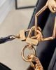 E877EC7D-B5A4-3A56-36A0-F683709A2302.jpg Louis Vuitton Coussin PM M21353