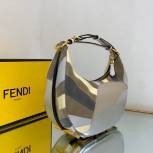 E8FD7982-E865-E78C-2C9D-6C34E1A29843.jpg Fendi Fendigraphy Medium Bag