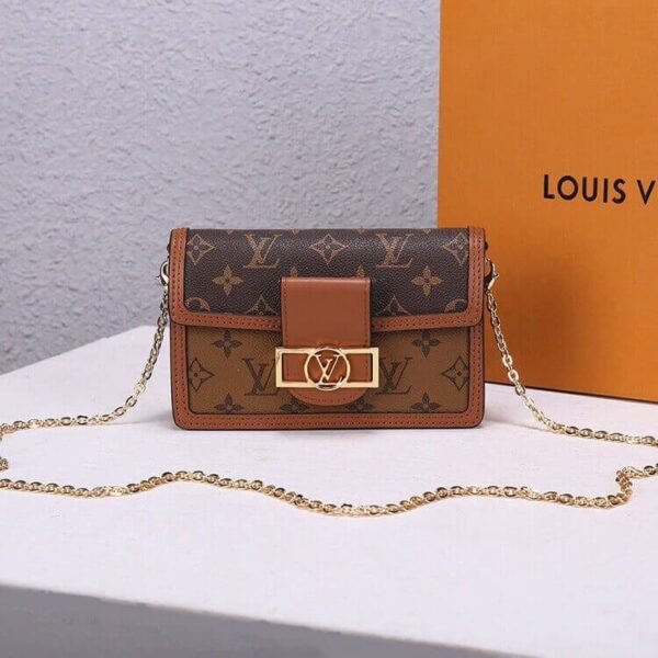 E8FDD530-4F83-34EB-1994-6C9C311FF23A.jpg Louis Vuitton Dauphine Chain Wallet M68746