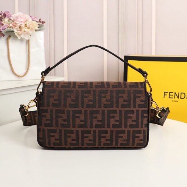 EA27DCDB-C3CD-5875-BB4C-D76693425D66.jpg Fendi Baguette