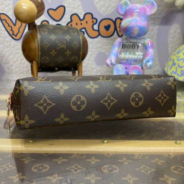 EB7C7362-15E5-9AF6-5AB6-0251EABC2B6D.jpg Louis Vuitton Cosmetic Pouch MM M46579