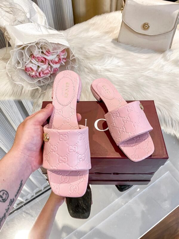 EC9C9F7D-06FA-74F0-B706-1C50A6F92A0C.jpg GUCCI Women's Platform Slide Sandal