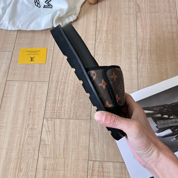 Louis Vuitton Unisex Pool Pillow Comfort Sandal