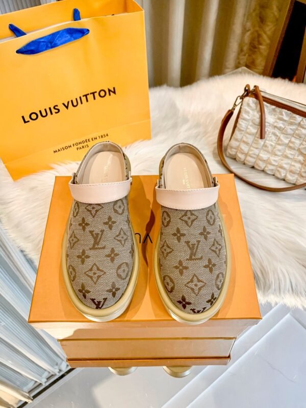 EDD4C6B5-8DCD-D93C-D36F-A9A46A4BA535.jpg Louis Vuitton Women's Pool Pillow Comfort Sandal