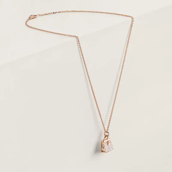 EE1E8260-CE5B-94CA-F7D0-FCFDBD8DDBCF.jpg Amulettes Kelly pendant