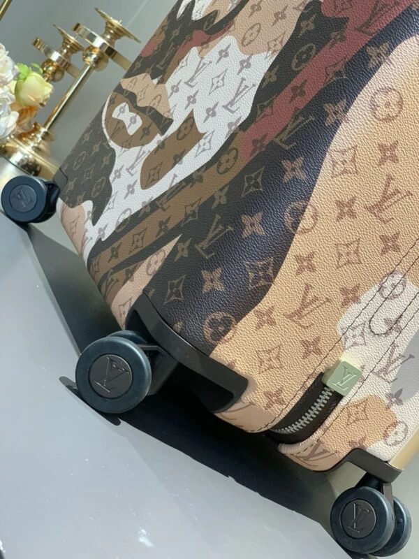 EEFD07D8-3DDC-0F4C-B8A4-0B5B29D5727A.jpg Louis Vuitton M10264 Horizon 55