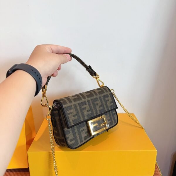 EF29A9AC-A588-AF51-E241-598E623E8C8B.jpg Fendi Baguette Mini - Black Embroidery