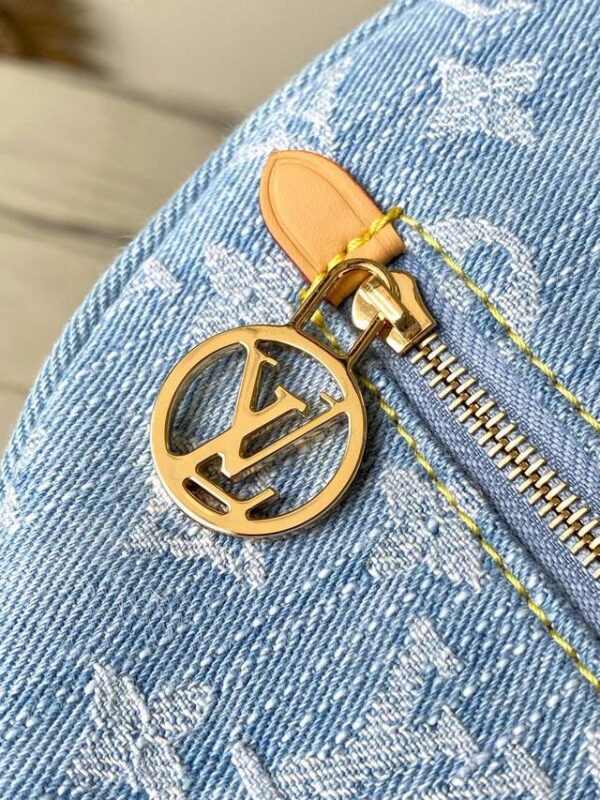 EF73407A-92D4-51F1-6440-9E5CE29006AD.jpg Louis Vuitton M24846 Loop