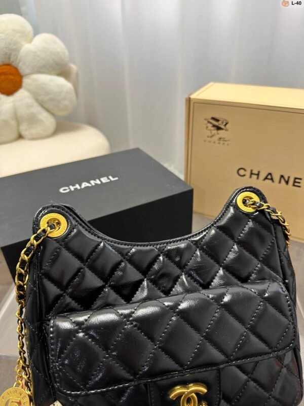 EFB9341D-34D9-09AD-FFB5-7100B3A62F35.jpg Chanel 23C Hobo New Gold Coin Bag