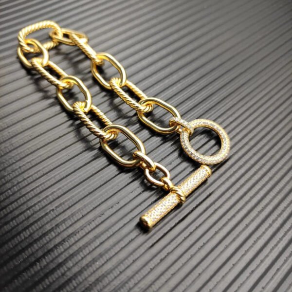 David Yurman  DY Madison Pav&eacute; Toggle Chain Bracelet in 18K Yellow Gold