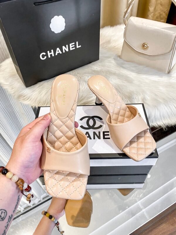 F3C2020B-2643-1825-2D1B-56C3BE08DA8A.jpg Chanel Women's Logo 25ss CC Sandal