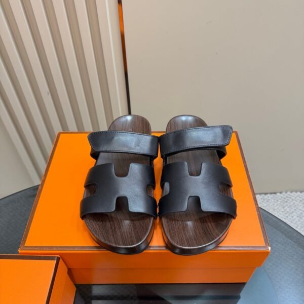 F3C4A501-1301-67E9-4A1E-37B754853FAD.jpg Hermes Women's Chypre Sandal