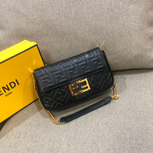 F49AA6D9-9548-9094-1DED-966D98200B98.jpg Fendi Baguette Chain Midi
