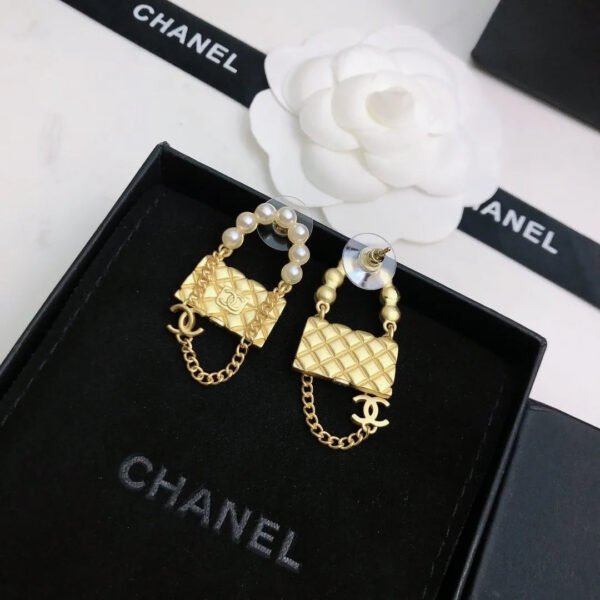 F4B1D849-08B0-12CA-6470-E99C763BE4B8.jpg cc Earrings