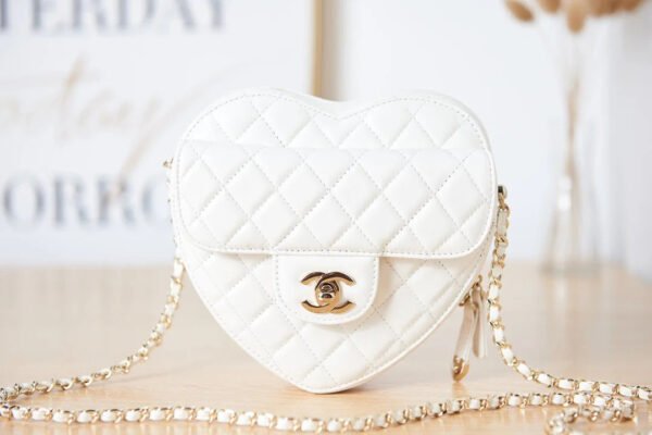 F5C372FB-A0C4-4C03-6171-71D9B4CB35C7.jpg Chanel Mini Heart Bag White For Women 7in/18cm AS3191 B07958 10601