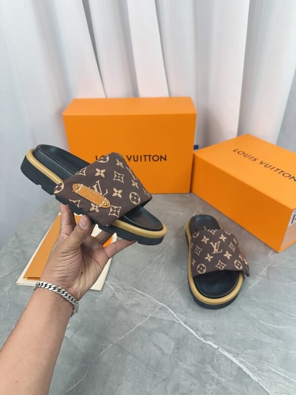 Louis Vuitton Unisex Pool Pillow Comfort Sandal