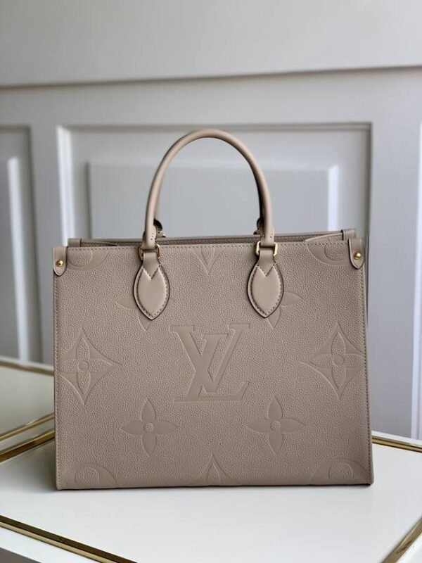 F6F83B91-10B1-AF66-9762-CB7885D7276D.jpg Louis Vuitton OnTheGo MM M45607