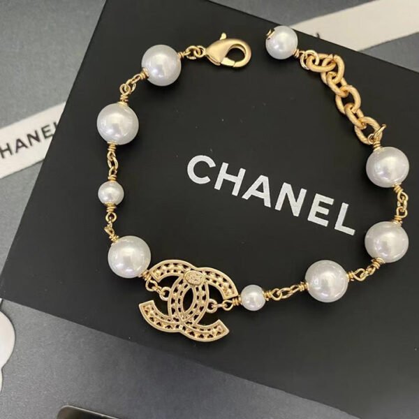 F7B28DD8-48F1-D228-944F-26D0B1A9E440.jpg Pearl Double C Pearl Bracelet