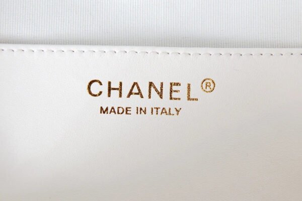 F80F9A26-BF6B-6CC7-E7C4-C563F0980293.jpg Chanel Mini Heart Bag White For Women 7in/18cm AS3191 B07958 10601