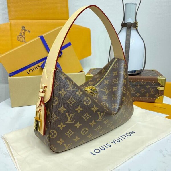 F82EDA24-EDDE-6940-44C9-6B67462669CE.jpg Louis Vuitton Slouchy PM M11952