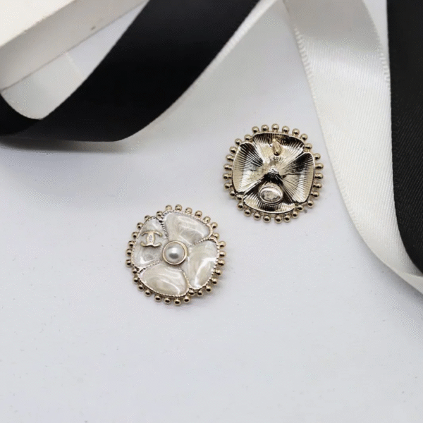 F89DDDF2-FD7B-8C4B-303C-618FE4ED571D.png CCE165 CC earring - BLACK