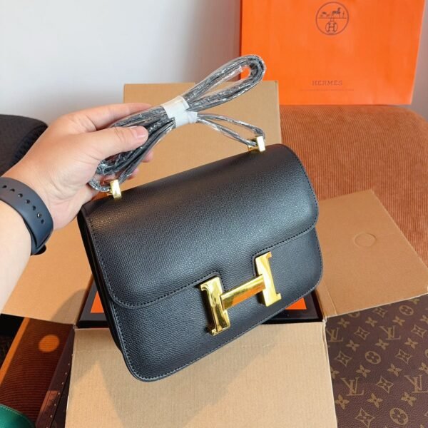 F98CC0AC-7B5D-E1E6-E101-EEC4A2D17E42.jpg Constance 23 Bag Gold Hardware - Black