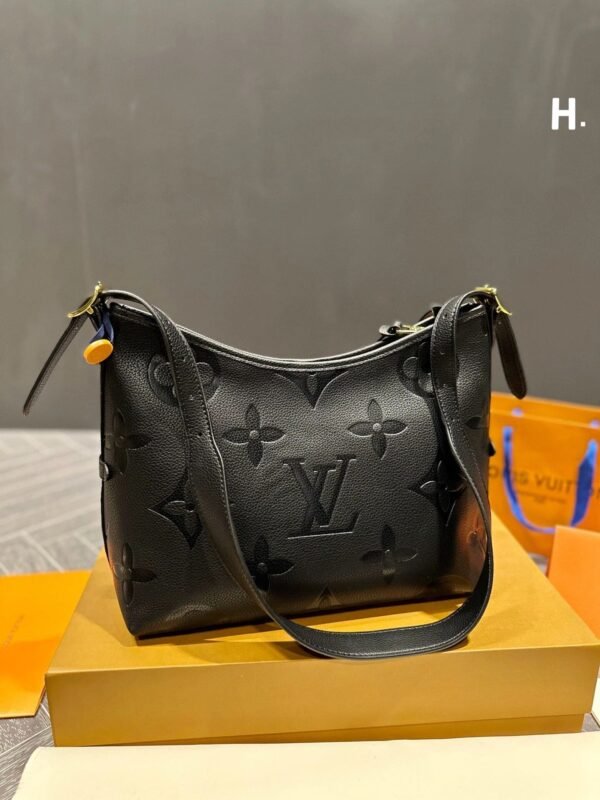 F9EA88D4-74E9-1053-1880-D47BC0086340.jpg Louis Vuitton M46288 CarryAll PM