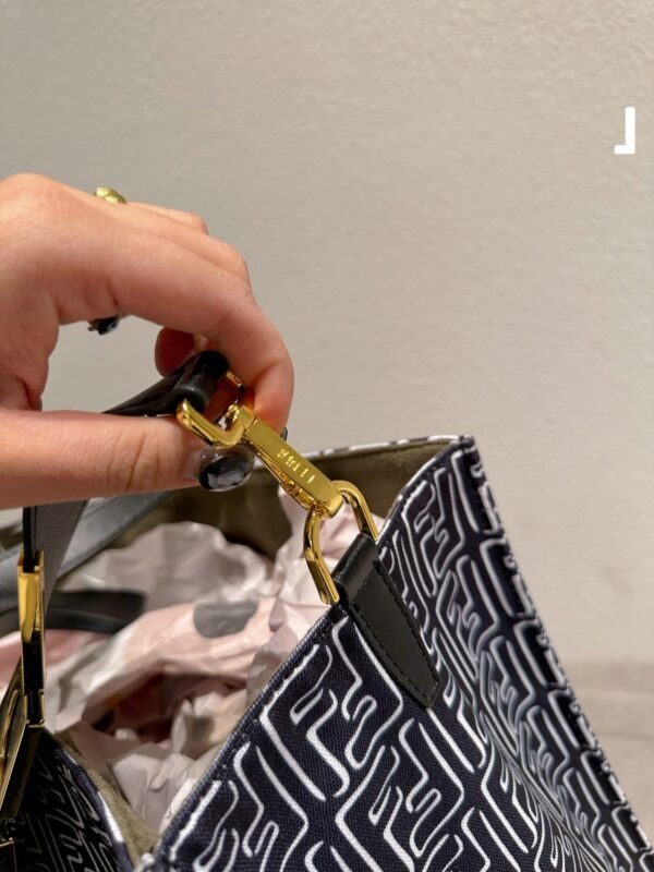 Fendi Sunshine Medium