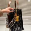 FCCCE32F-5C46-2927-30DD-761A3F22C25D.jpg Fendi Sunshine Medium - black