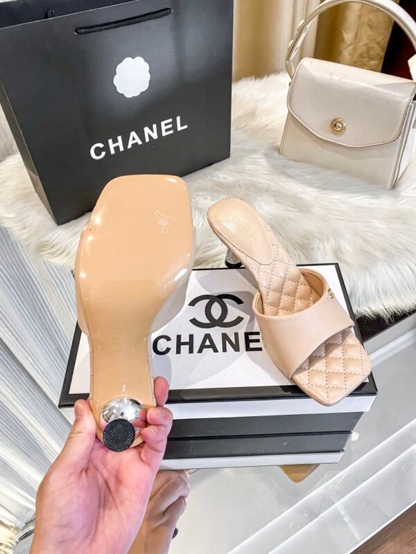 FEABA36E-7B84-44F5-F09A-07011979A2CB.jpg Chanel Women's Logo 25ss CC Sandal